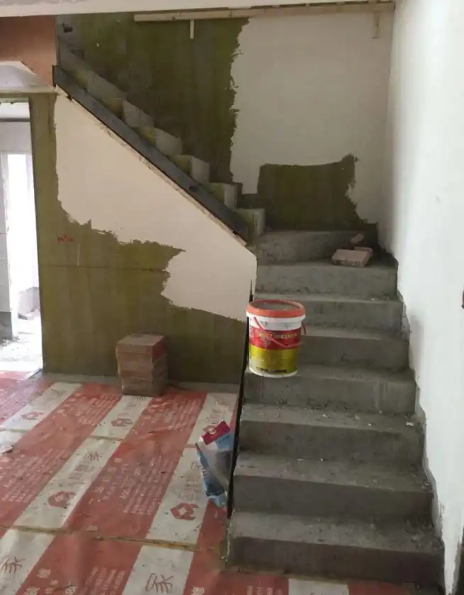 Bina girişi engelli rampası beton dökümü ve paslanmaz korkuluk