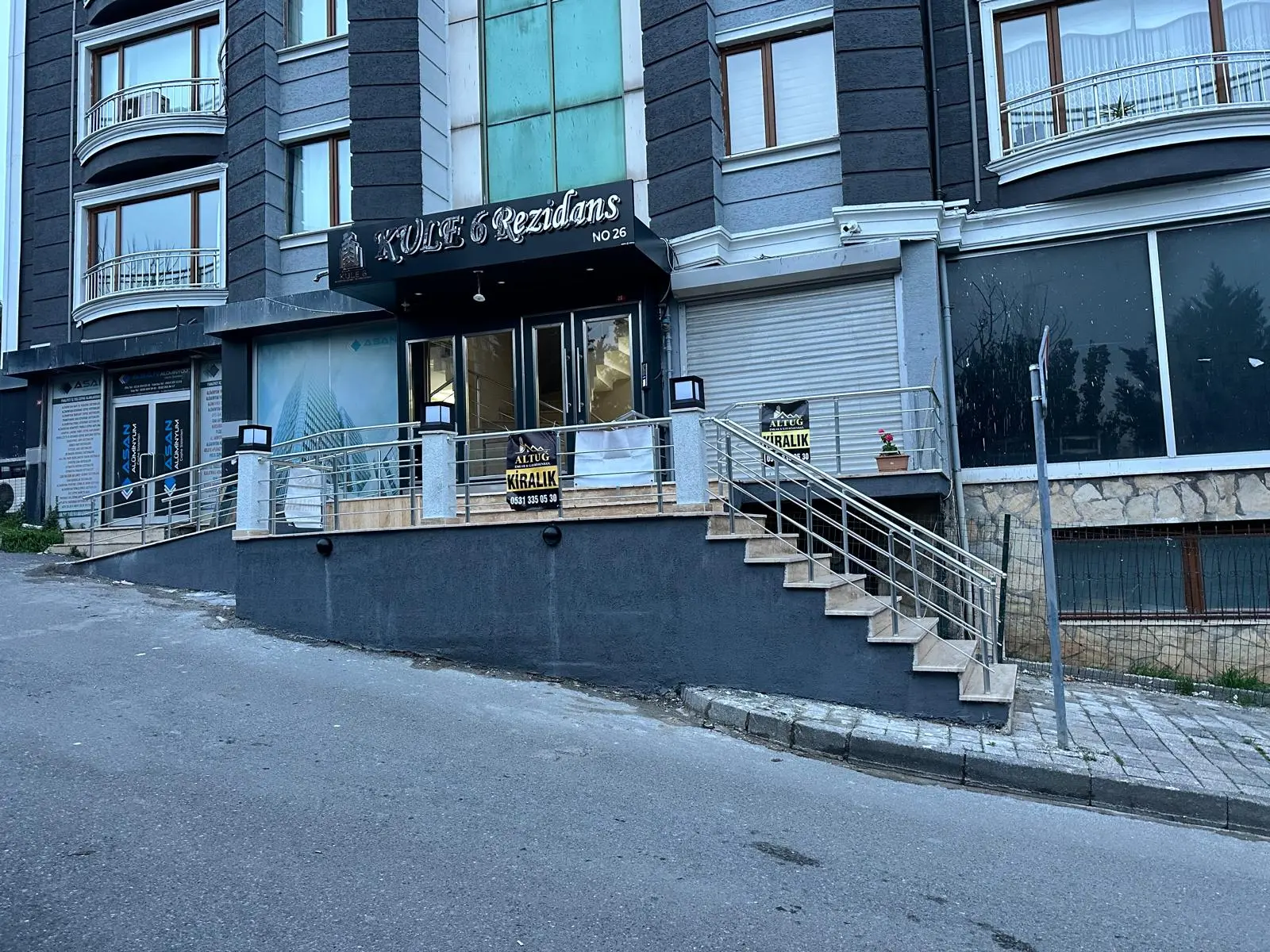 İstanbul Avrupa Yakası rezidans giriş merdiveni ve traverten kaplama
